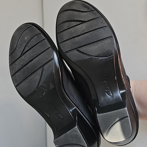 Clarks Bendables Wyld Mambo Mary Janes Black Buckle cutouts Size 8M VGUC Comfort - Picture 12 of 13